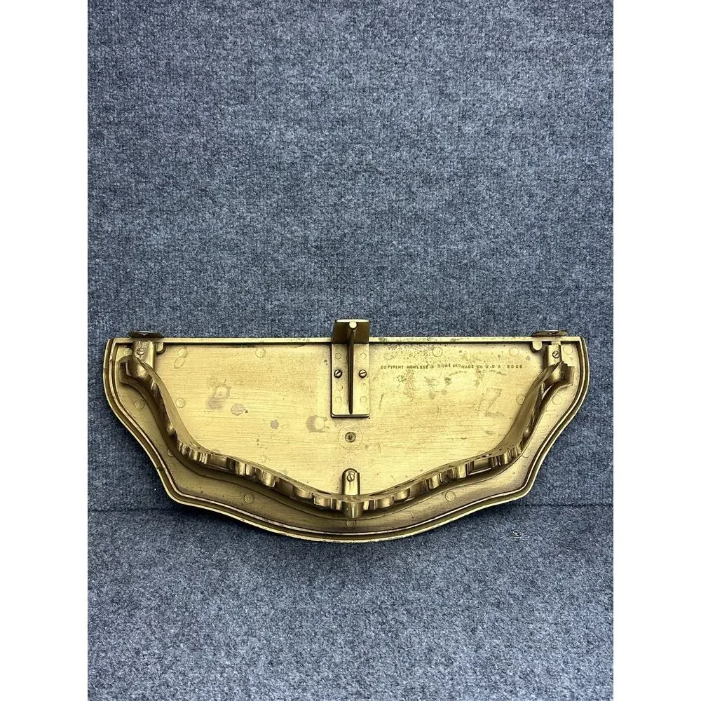 Vintage ornate gold wall shelf 19” French Provincial Hollywood Regency resin